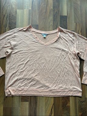 Athleta Woman’s Lightweight V-Neck Sweatshirt in Peach Sizs 2X